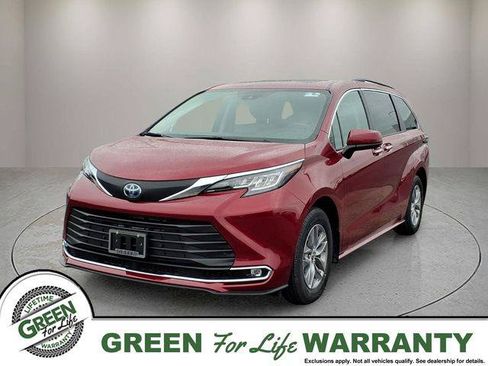 Certified 2023 Toyota Sienna XLE FWD image 1