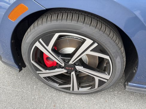 New 2026 Volkswagen GTI SE image 9