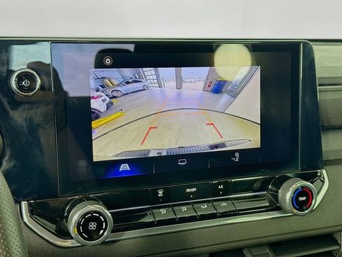 Used 2024 Chevrolet Colorado W/T image 16