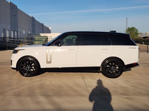 Used 2023 Land Rover Range Rover Long Wheelbase SE image 3