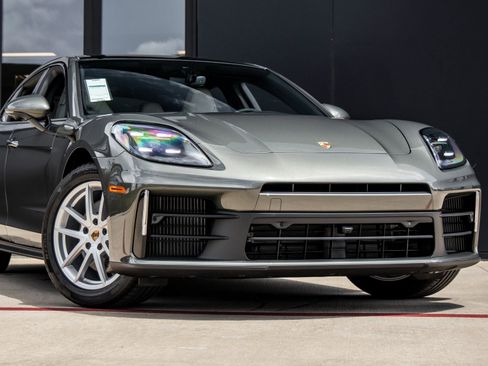 Certified 2025 Porsche Panamera image 9