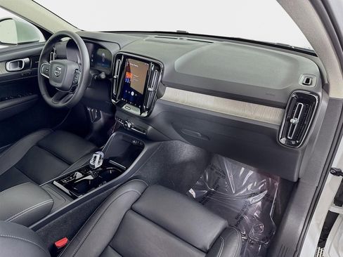 Used 2024 Volvo XC40 B5 Ultimate w/ Protection Package Premier image 32