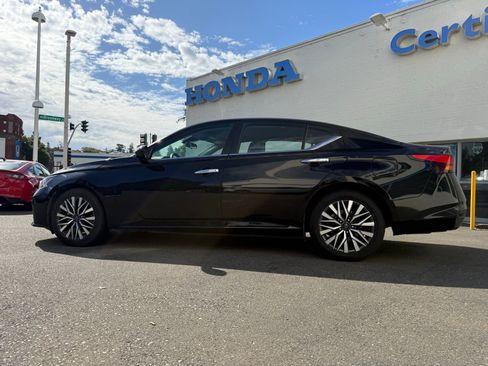 Used 2023 Nissan Altima 2.5 SV image 8