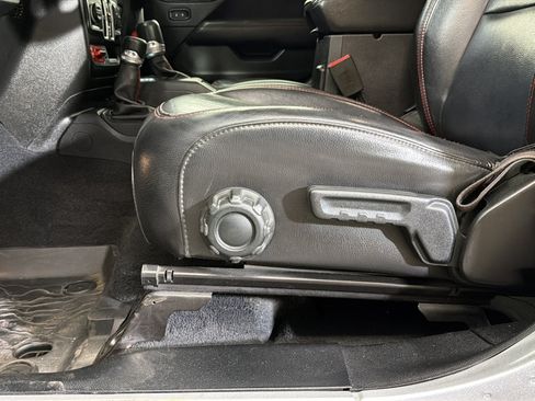 Used 2018 Jeep Wrangler Unlimited Rubicon AWD/4WD image 19