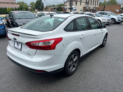 Used 2014 Ford Focus SE w/ SE Sport Package FWD image 6