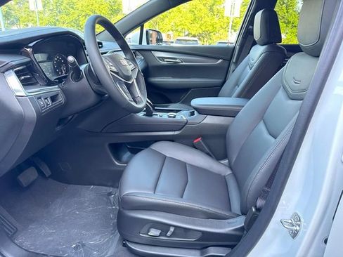 New 2025 Cadillac XT5 Luxury image 16