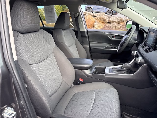 Used 2022 Toyota RAV4 XLE AWD/4WD image 11