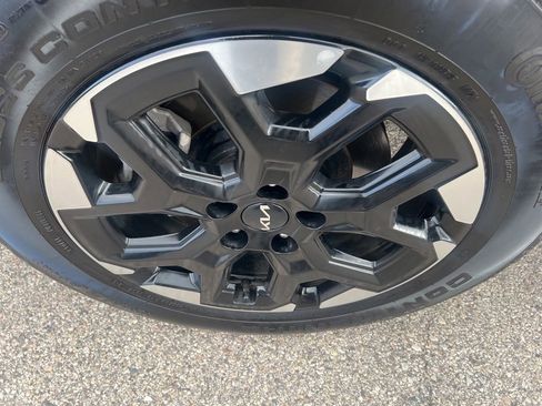 Certified 2025 Kia Sorento S w/ Panoramic Sunroof Package image 41