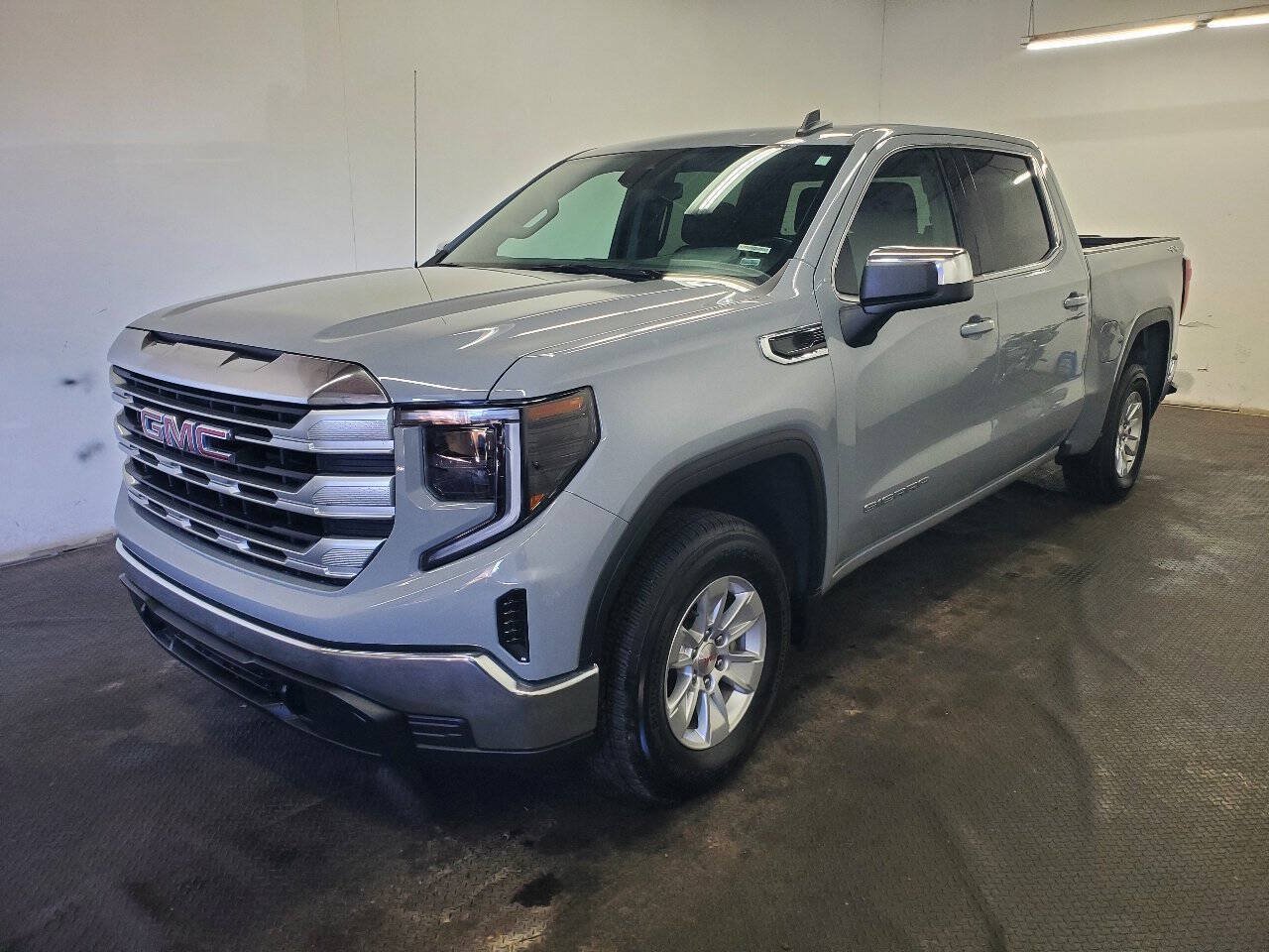 Used 2024 GMC Sierra 1500 SLE AWD/4WD image 1