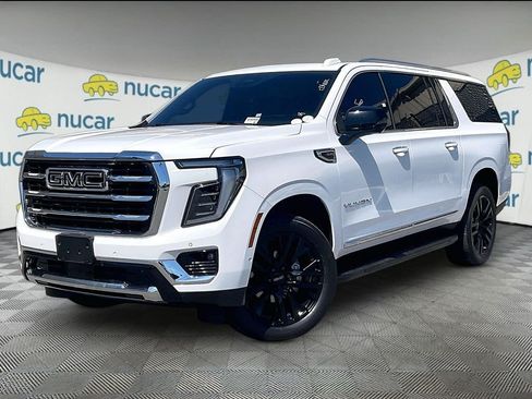 Used 2025 GMC Yukon XL Elevation w/ Elevation Premium Package AWD/4WD image 3