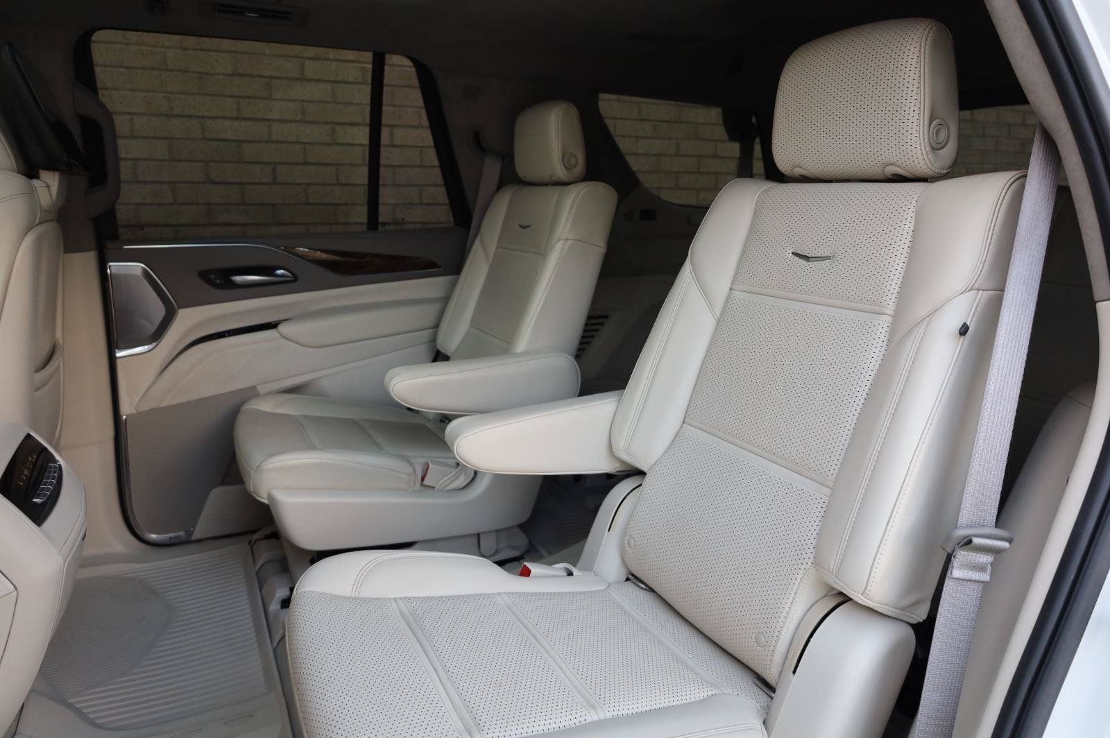 Used 2021 Cadillac Escalade Premium Luxury Platinum w/ LPO, Floor Liner Package AWD/4WD image 25