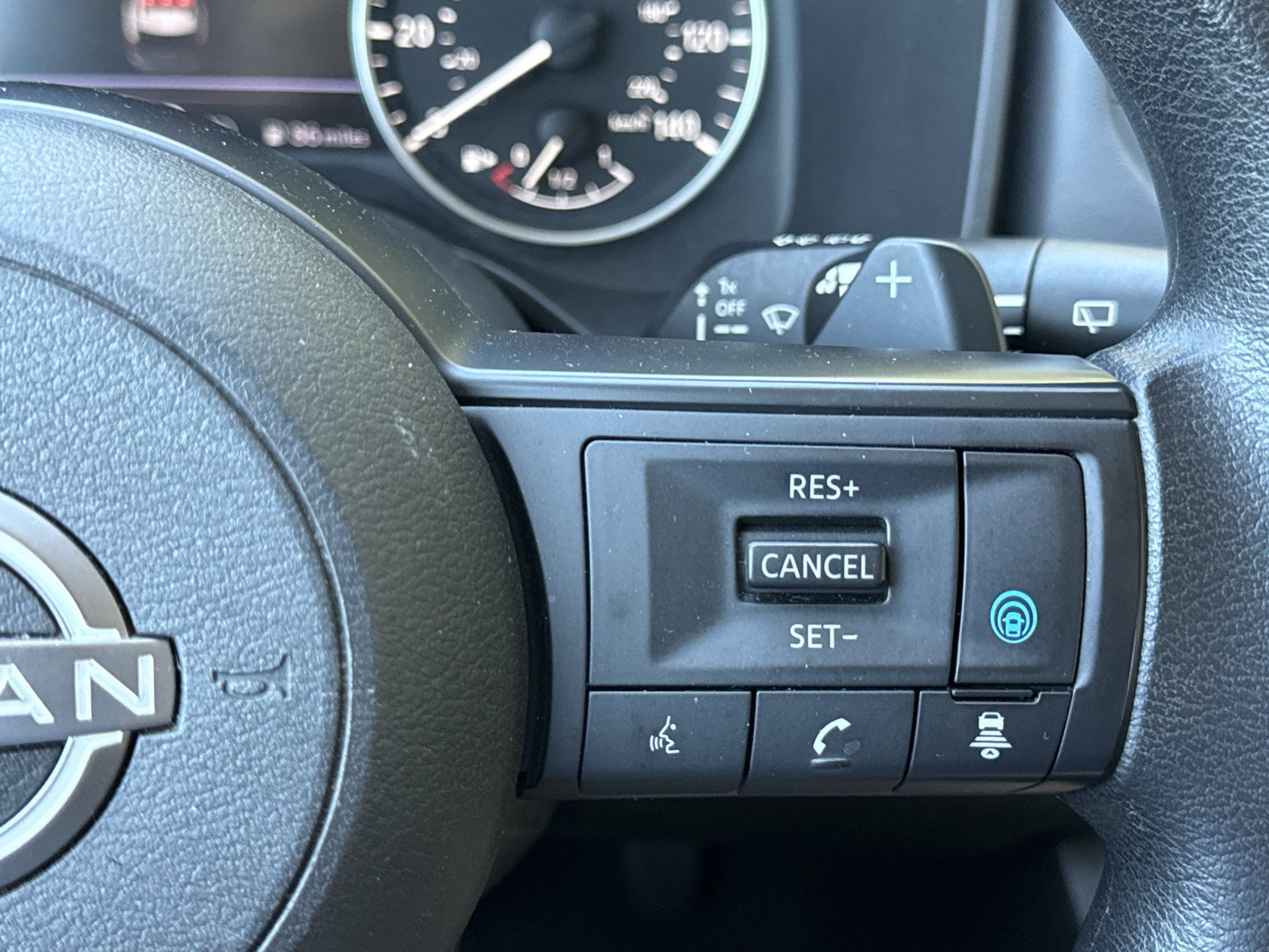 Used 2024 Nissan Rogue SV AWD/4WD image 21