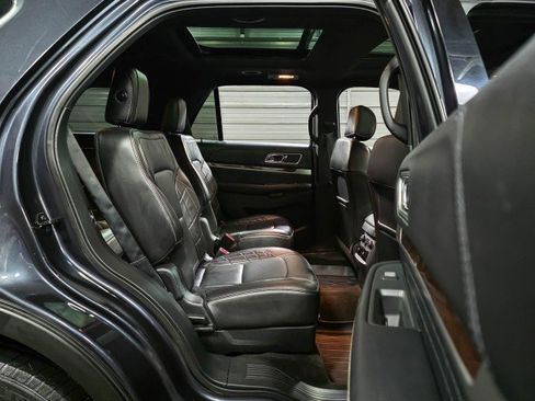 Used 2017 Ford Explorer Platinum image 16