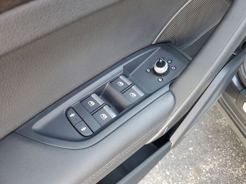 Used 2020 Audi Q5 e Prestige image 19