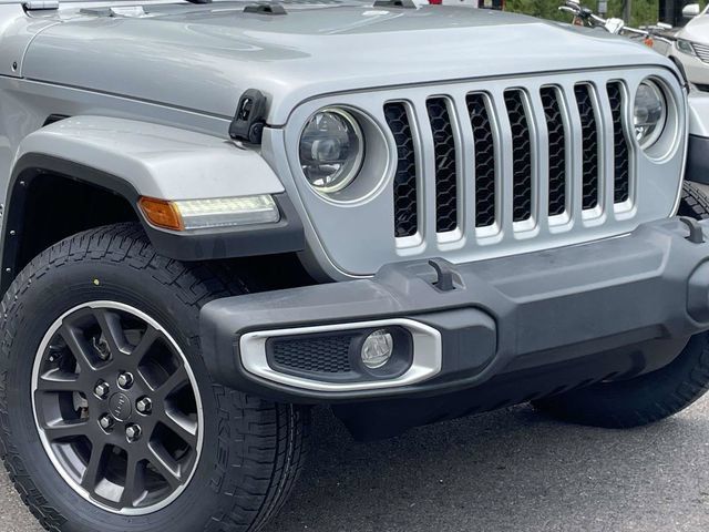 Used 2023 Jeep Gladiator Overland w/ LED Lighting Group AWD/4WD image 2
