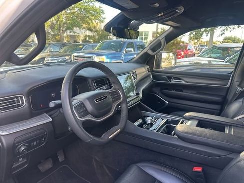 Used 2024 Jeep Wagoneer Series III image 6