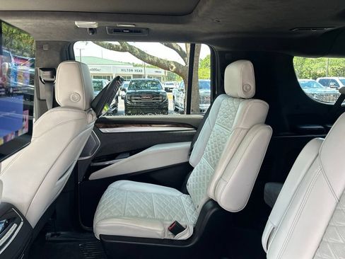 Certified 2025 Cadillac Escalade ESV Sport Platinum w/ LPO, ONYX Package AWD/4WD image 11
