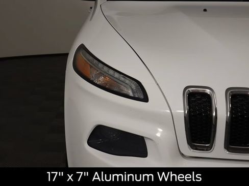 Used 2014 Jeep Cherokee Latitude w/ Cold Weather Group AWD/4WD image 17