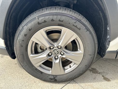 Certified 2023 Toyota RAV4 LE AWD/4WD image 34