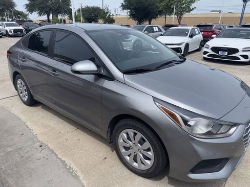 Used 2022 Hyundai Accent SE FWD image 4