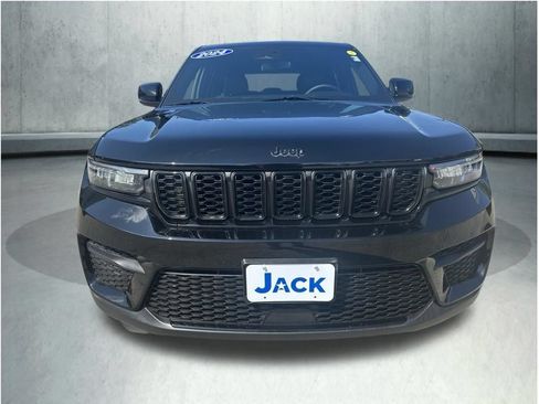Used 2024 Jeep Grand Cherokee Altitude AWD/4WD image 11