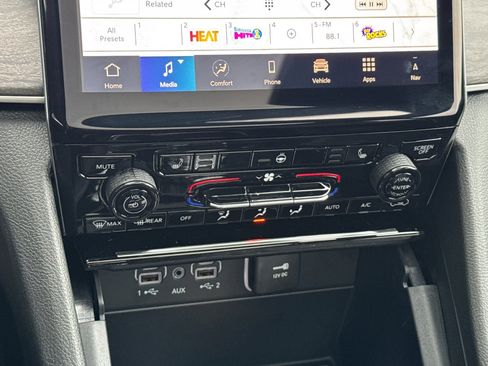 New 2025 Jeep Grand Cherokee Limited w/ Trailer Tow Package image 19