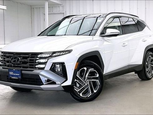 Certified 2025 Hyundai Tucson Limited AWD/4WD image 2