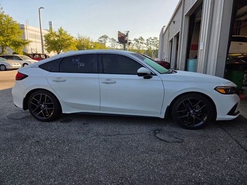 Used 2024 Honda Civic Sport Touring image 4