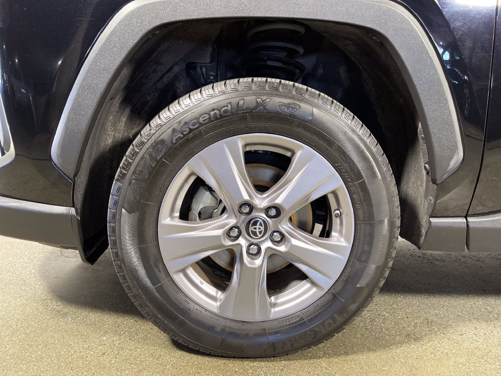 Certified 2023 Toyota RAV4 LE AWD/4WD image 11
