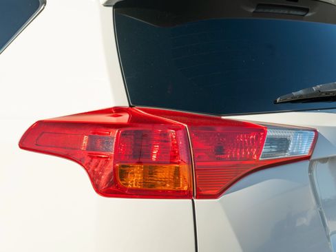 Used 2013 Toyota RAV4 XLE AWD/4WD image 9