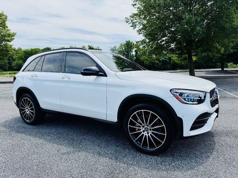 Used 2022 Mercedes-Benz GLC 300 4MATIC w/ AMG Line image 3