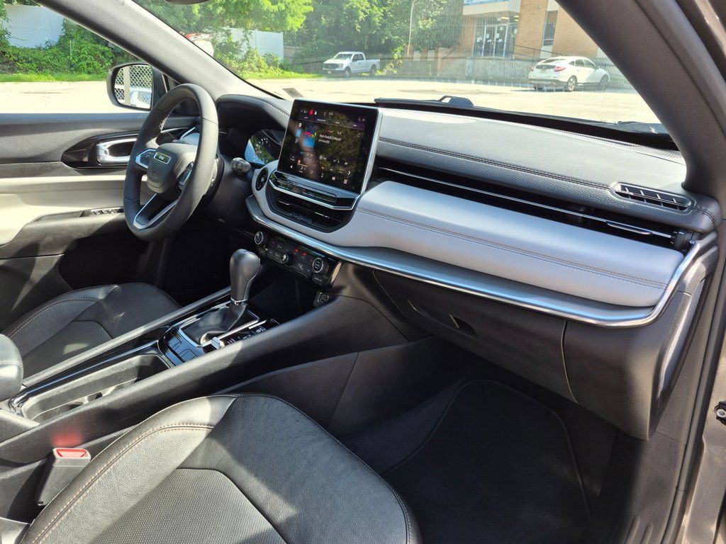 Certified 2023 Jeep Compass Limited AWD/4WD image 23