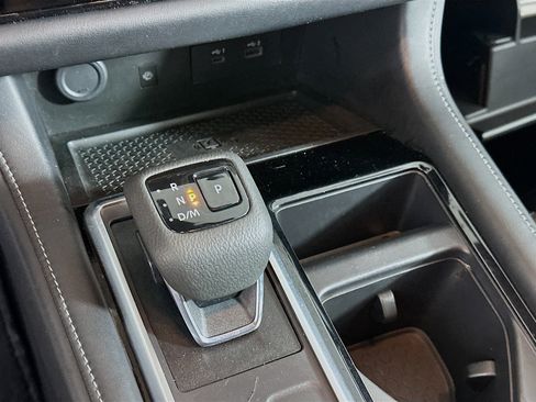 Used 2024 Nissan Pathfinder SL AWD/4WD image 24
