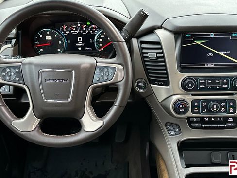 Used 2018 GMC Yukon Denali image 16