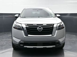 Used 2025 Nissan Pathfinder SL video 2
