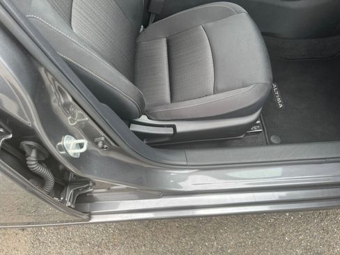 Used 2025 Nissan Altima 2.5 SV image 28