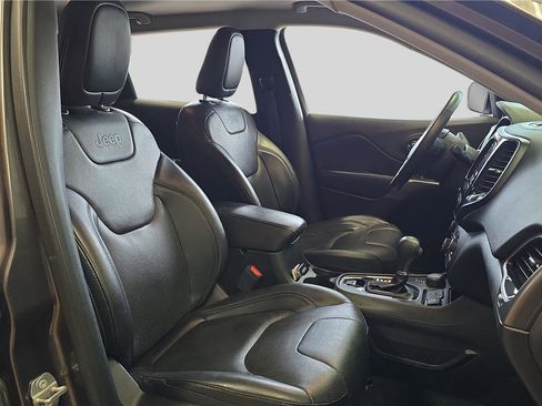 Used 2019 Jeep Cherokee Limited image 14