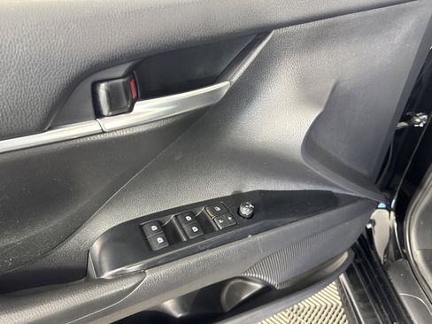 Used 2019 Toyota Camry SE image 16