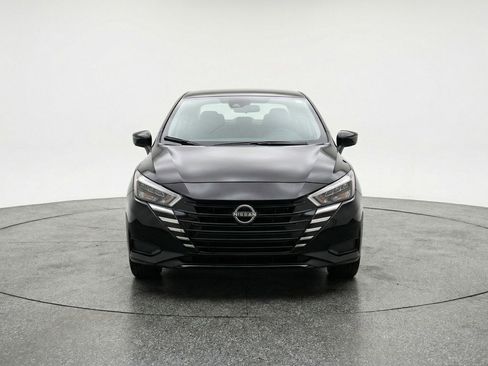 Used 2025 Nissan Versa SV image 2