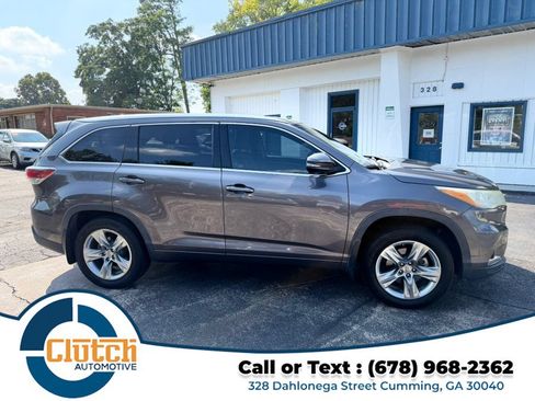 Used 2015 Toyota Highlander Limited w/ Driver Technology Package FWD image 6