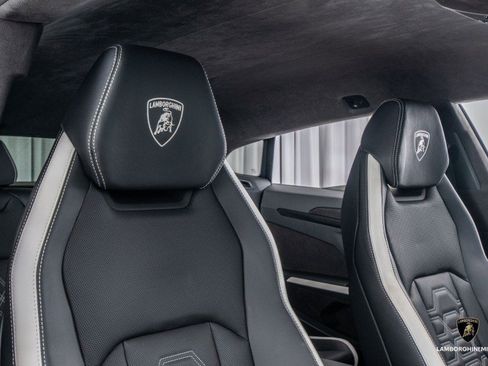 Used 2025 Lamborghini Urus SE image 58
