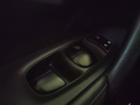 Used 2019 Nissan Rogue SV FWD image 27