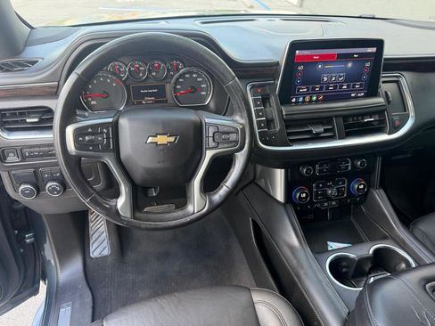 Used 2021 Chevrolet Suburban LT RWD image 16