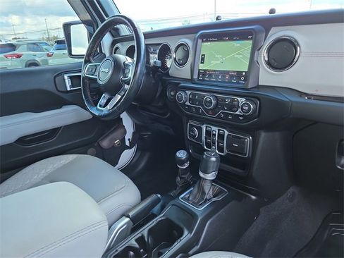 Used 2021 Jeep Gladiator Overland image 16