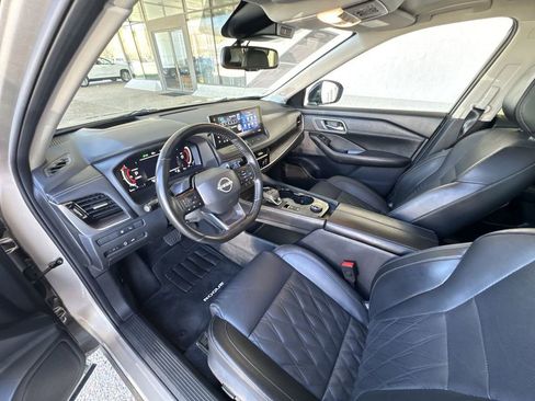 Used 2025 Nissan Rogue Platinum w/ Platinum Premium Package image 10