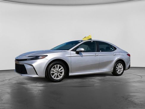 Used 2026 Toyota Camry LE FWD image 4