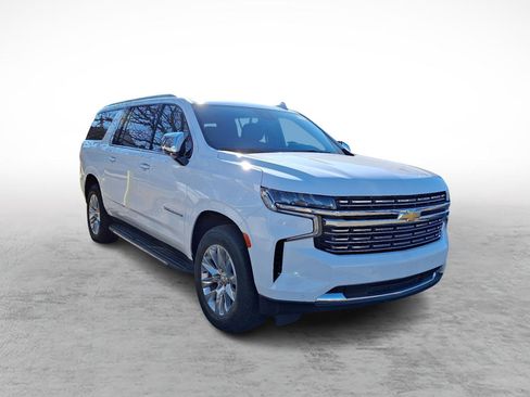 Used 2023 Chevrolet Suburban Premier image 3