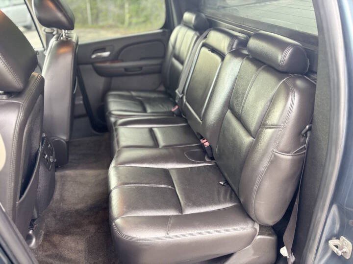 Used 2010 Chevrolet Avalanche LT w/ Regional Value Package AWD/4WD image 9