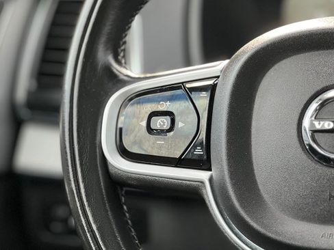 Used 2021 Volvo XC90 T5 Momentum w/ Climate Package image 10