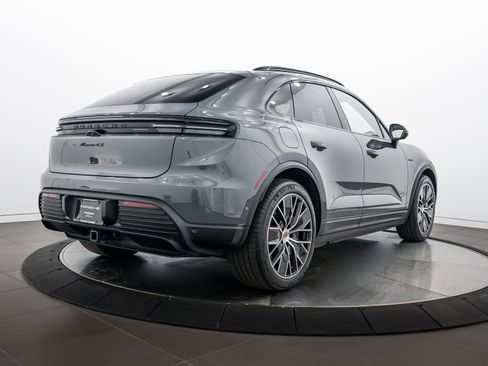 Certified 2025 Porsche Macan 4S Electric AWD/4WD image 7